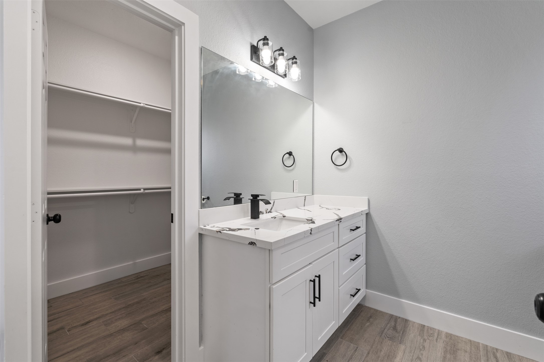 7 Meadowview Drive Trinity, TX 75862 - Photo 14 of 32 a bathroom with a sink and a mirror
