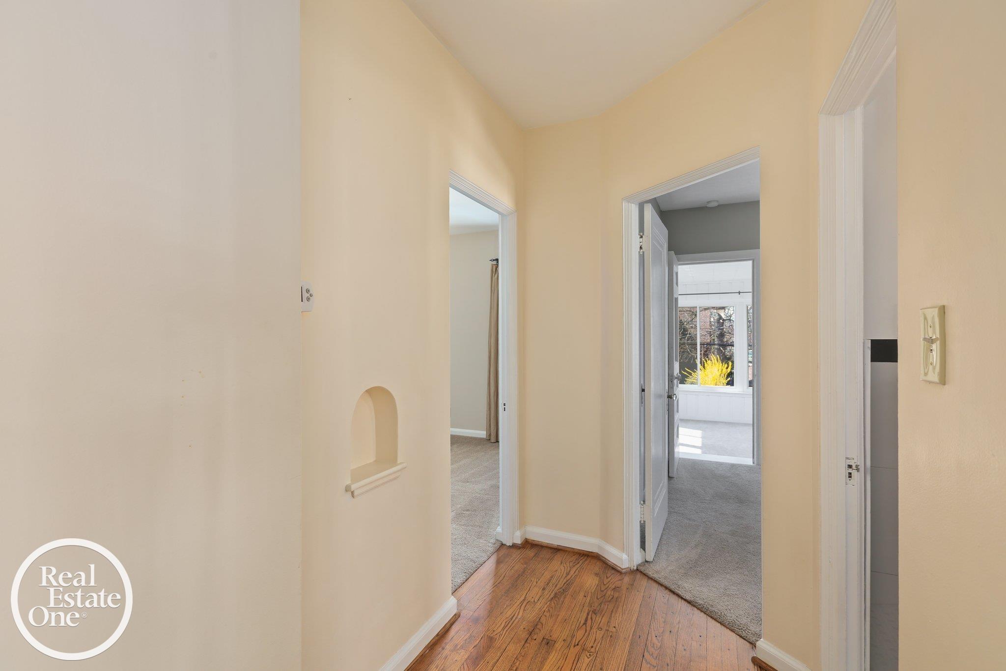 897 Rivard Boulevard Grosse Pointe, MI 48230 - Photo 33 of 42 50212858-a081e3c4-b80f-4415-9ca1-b5a4204148fe.JPG
