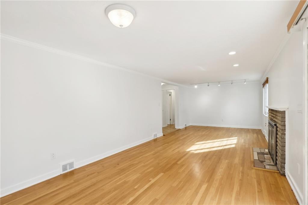 243 Rockingham Road Pittsburgh, PA 15238 - Photo 11 of 45 Gallery Image 11