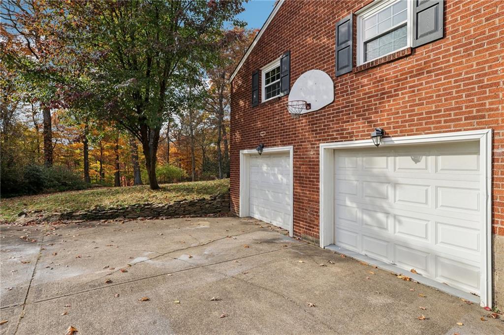 243 Rockingham Road Pittsburgh, PA 15238 - Photo 8 of 45 Gallery Image 8