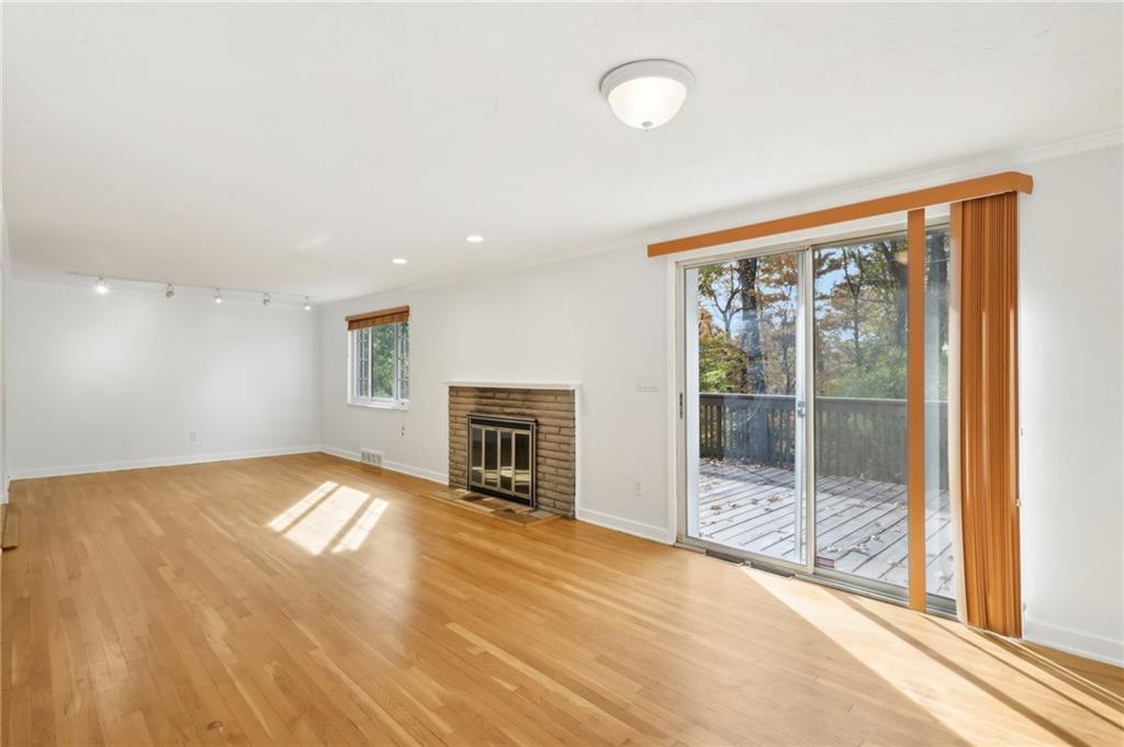 243 Rockingham Road Pittsburgh, PA 15238 - Photo 10 of 45 Gallery Image 10