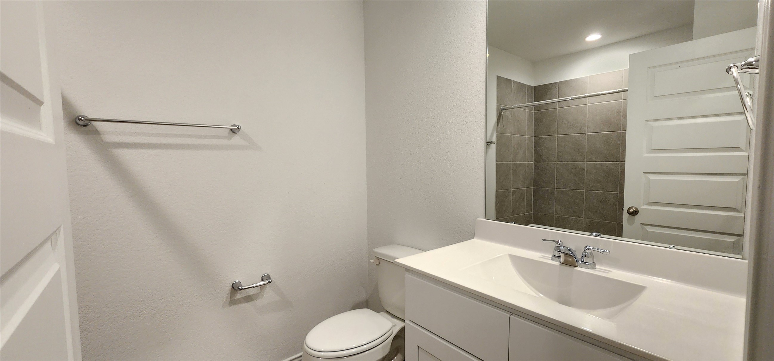3610 Lanercost Lane Fulshear, TX 77441 - Photo 30 of 38 Hall bathroom