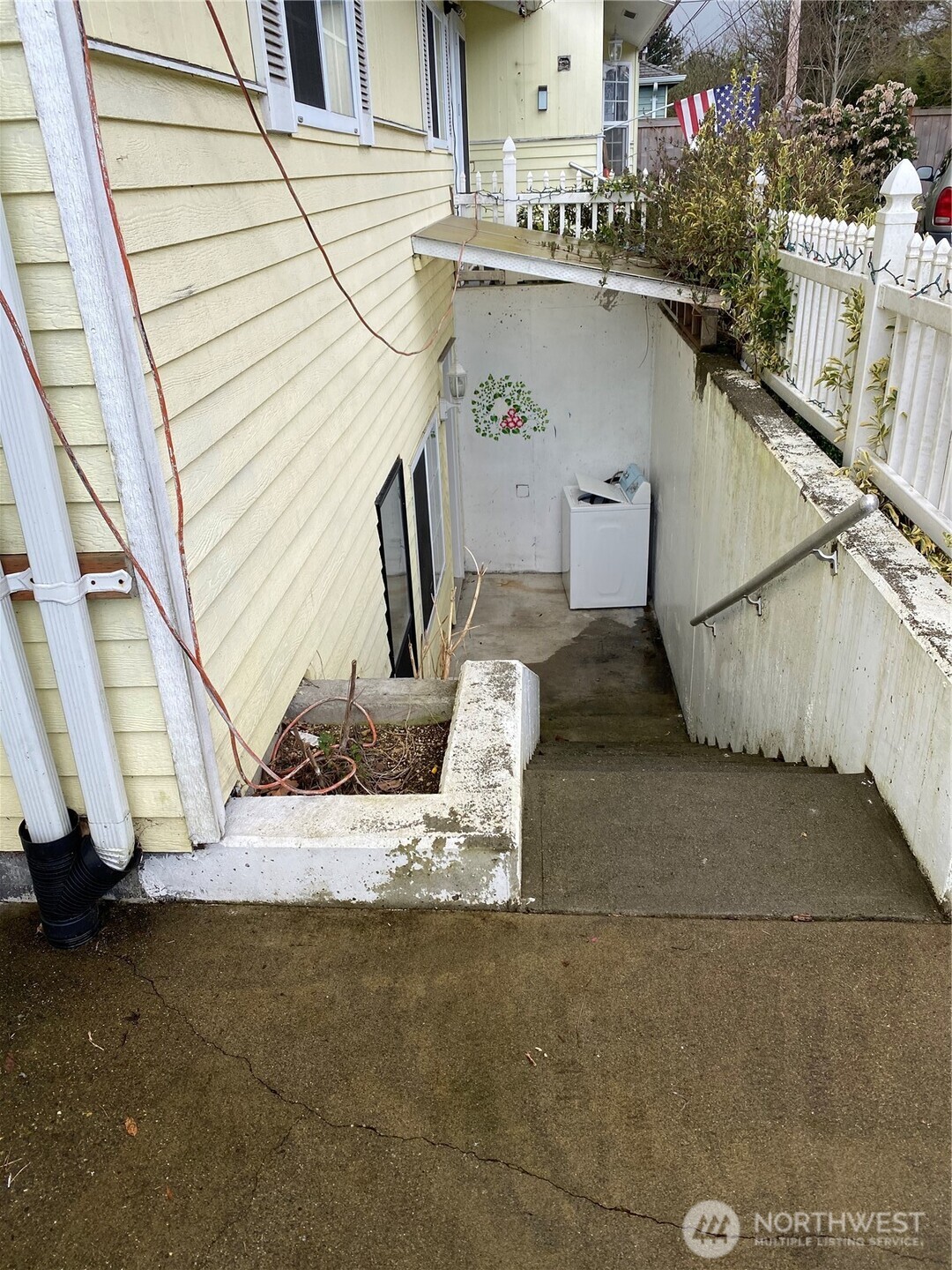 313 Northeast 185th Street Shoreline, WA 98155 - Photo 2 of 24 a view of outdoor space and seating area
