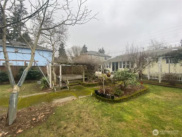 $2,375 | 313 Northeast 185th Street, Shoreline, WA 98155