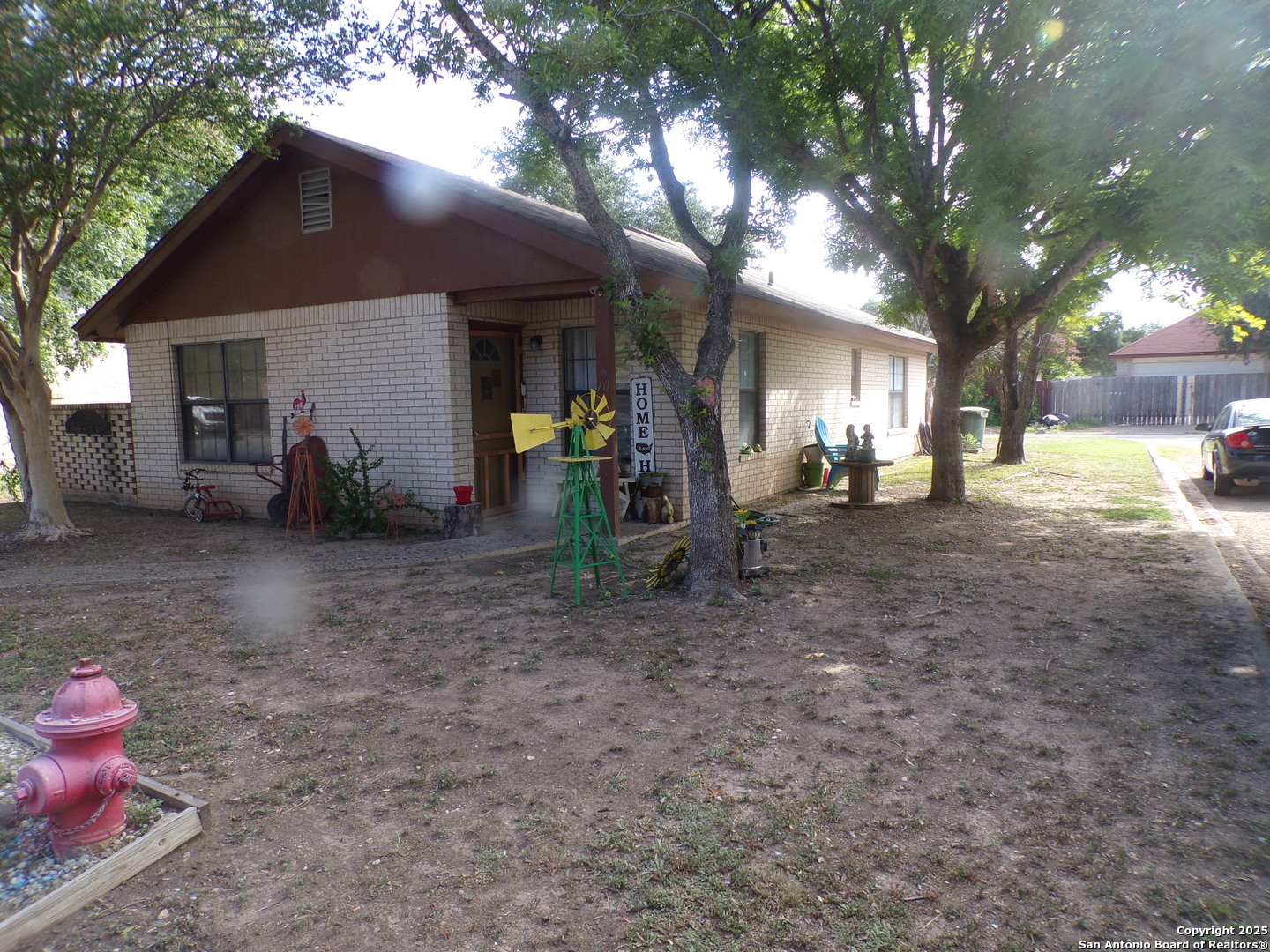 10 Kings Court Uvalde, TX 78801 - Photo 3 of 17