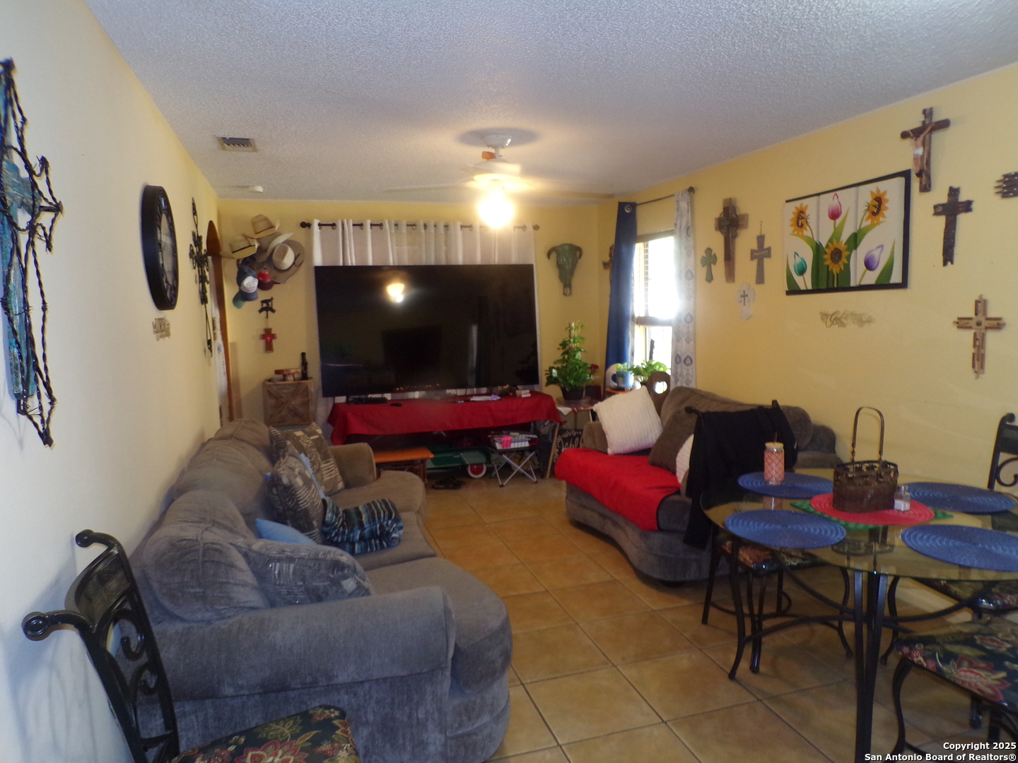 10 Kings Court Uvalde, TX 78801 - Photo 4 of 17