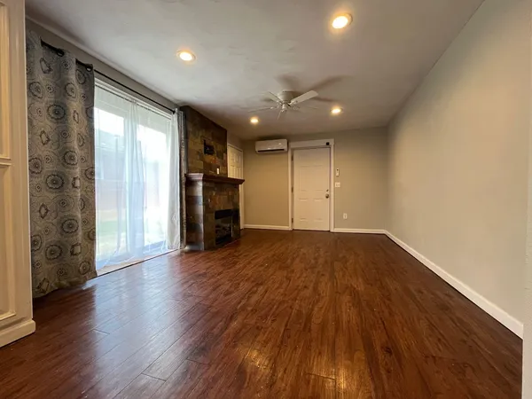 $1,050 | 314 Bowman Street, Vinton, VA 24179