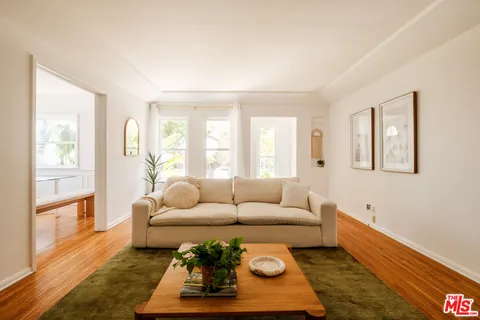 $1,099,000 | 239 West Fairview Boulevard, Inglewood, CA 90302