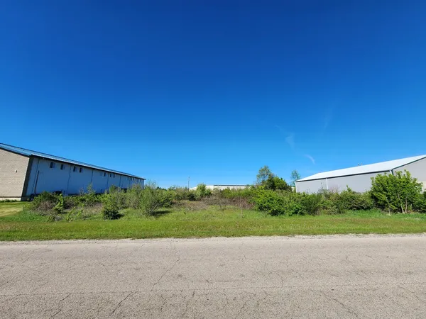 $79,900 | 11207 Commercial Street, Richmond, IL 60071