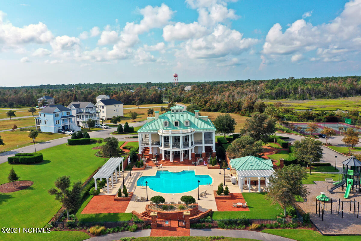 312 Cannonsgate Drive Newport, NC 28570 - Photo 7 of 15 Manor House & Pool