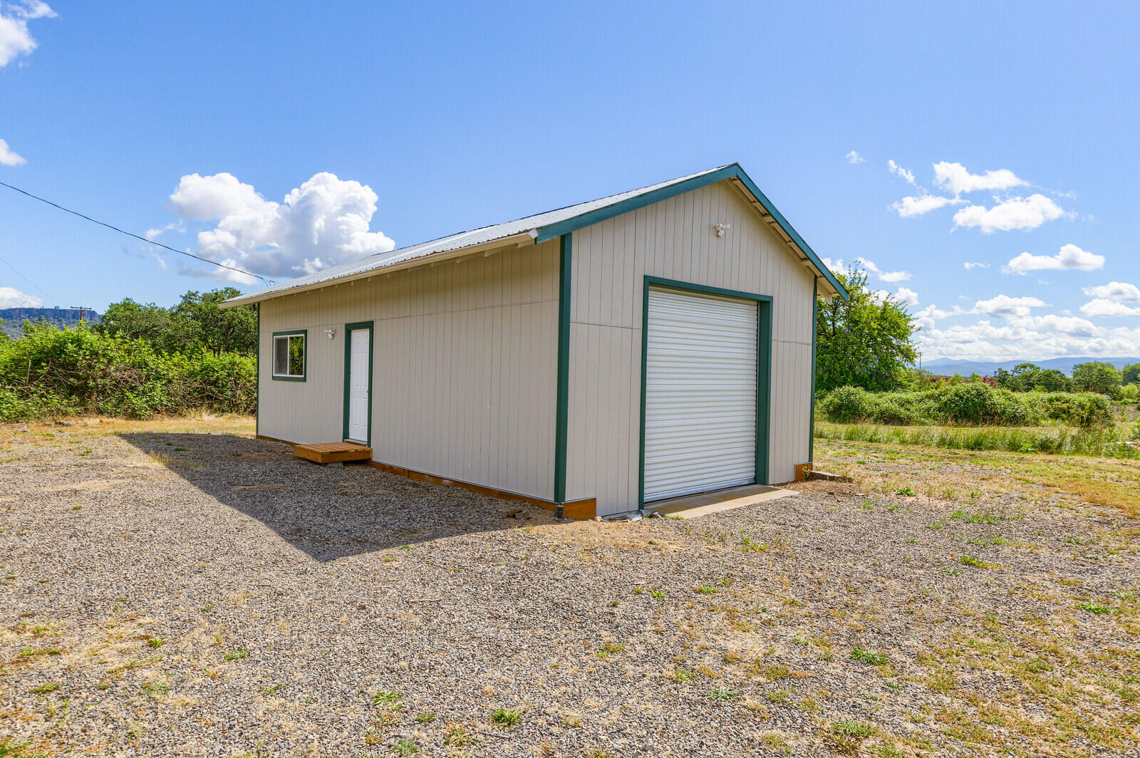 8475 Blackwell Road Central Point, OR 97502 - Photo 7 of 38 34_BR_34_mls