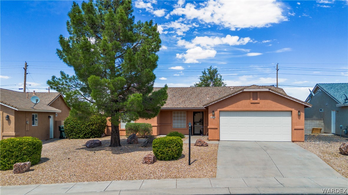 2158 Ranch Road Kingman, AZ 86401 - Photo 1 of 48 a front view of a house with garden