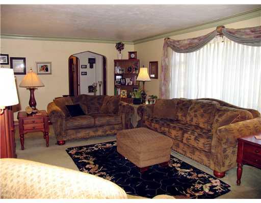 547 Justabout Road Venetia, PA 15367 - Photo 3 of 21 Living Room.