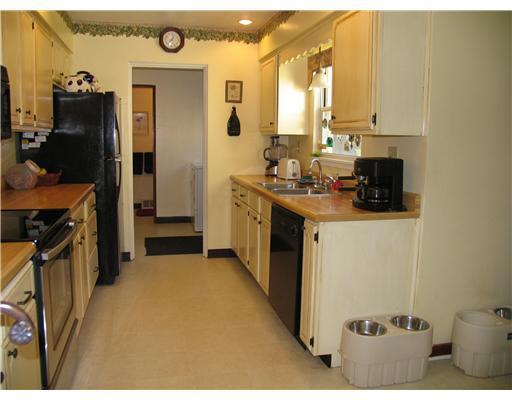 547 Justabout Road Venetia, PA 15367 - Photo 8 of 21 Kitchen.