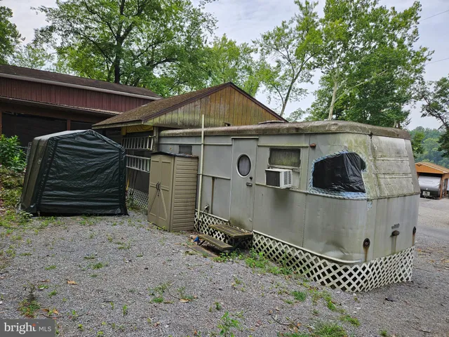 a view of a entertaining space