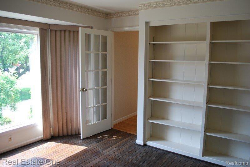 25360 Rutledge Crossing Farmington, MI 48335 - Photo 23 of 25 Library / Office