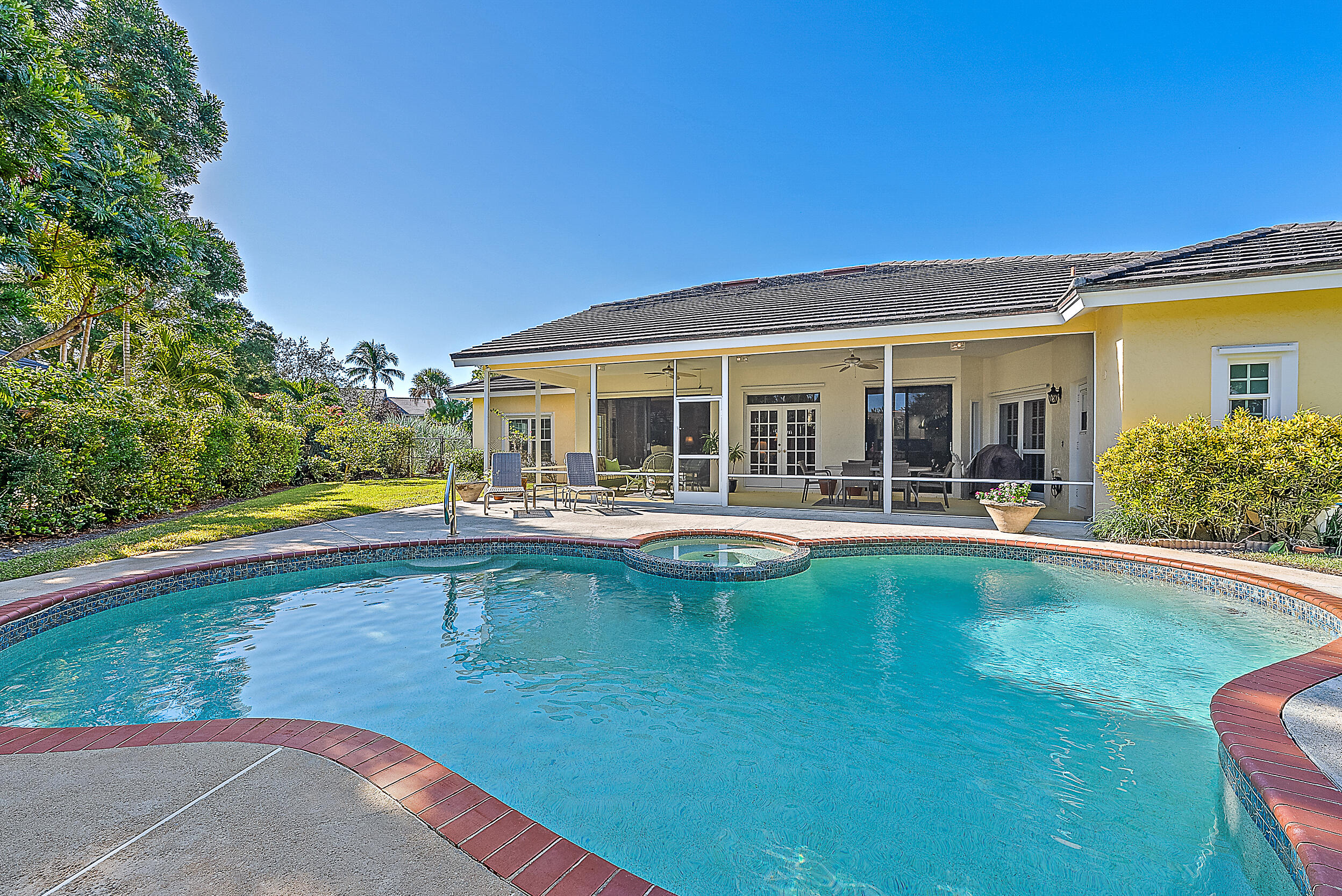 18760 Southeast River Ridge Road Jupiter, FL 33469 - Photo 23 of 28 Pool