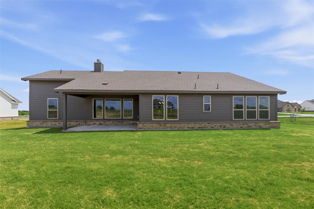137 Moss Gln Lane Rhome, TX 76078 - Photo 23 of 25 a front view of a house with garden