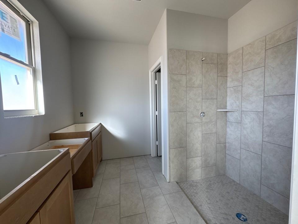 137 Moss Gln Lane Rhome, TX 76078 - Photo 8 of 12 a bathroom with a sink a toilet and shower