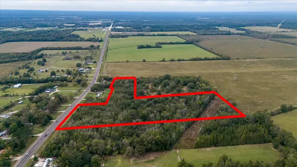 $480,000 | 1563 Highway 105, Liberty, TX 77575