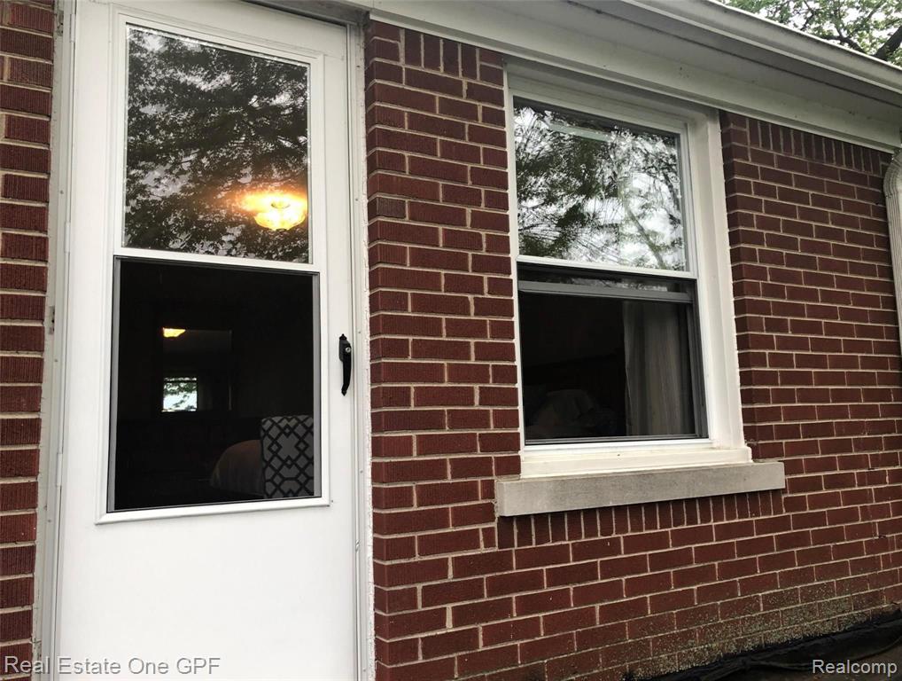 1876 Broadstone Road Grosse Pointe Woods, MI 48236 - Photo 22 of 53