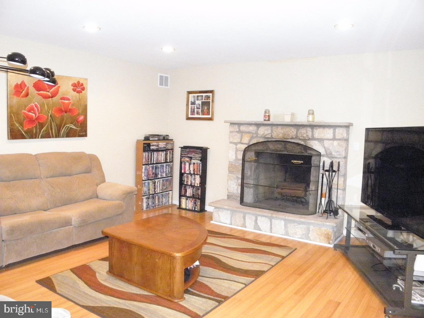 2253 Sand Trap Road Jamison, PA 18929 - Photo 6 of 25 Family Room