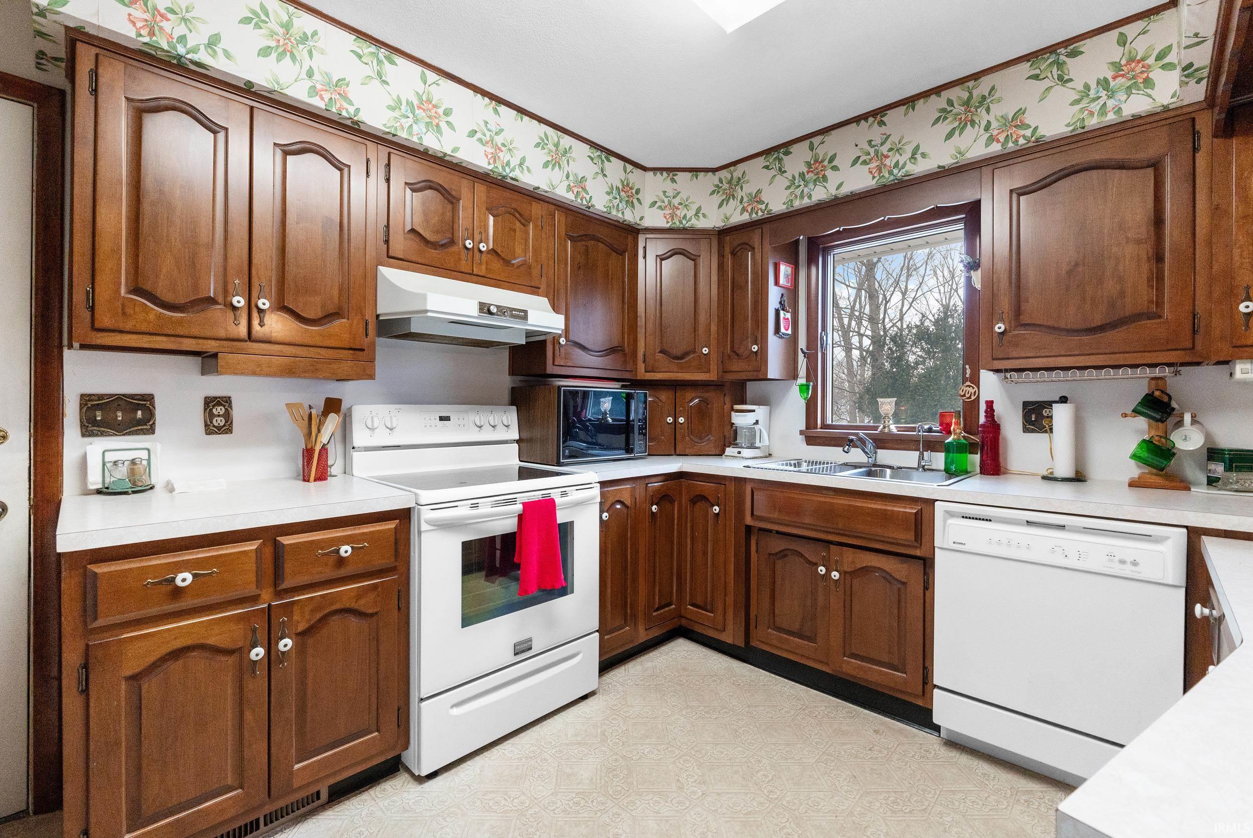 811 3rd Street Howe, IN 46746 - Photo 8 of 36 Gallery Image 8
