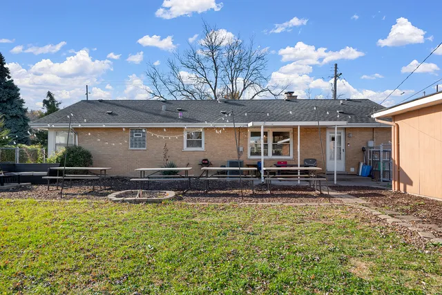 a view of a house with backyard and sitting area