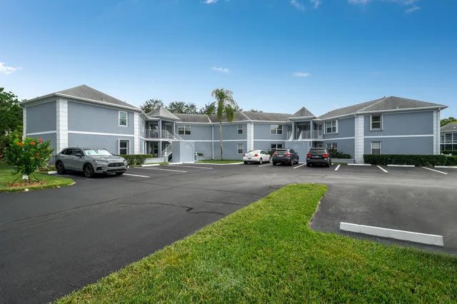 $2,000 | 3254 Southeast Aster Lane, Unit J238, Stuart, FL 34994