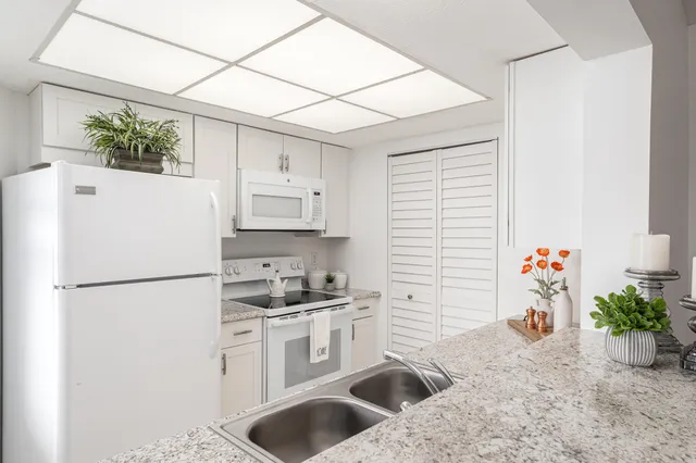 $2,000 | 3254 Southeast Aster Lane, Unit J238, Stuart, FL 34994