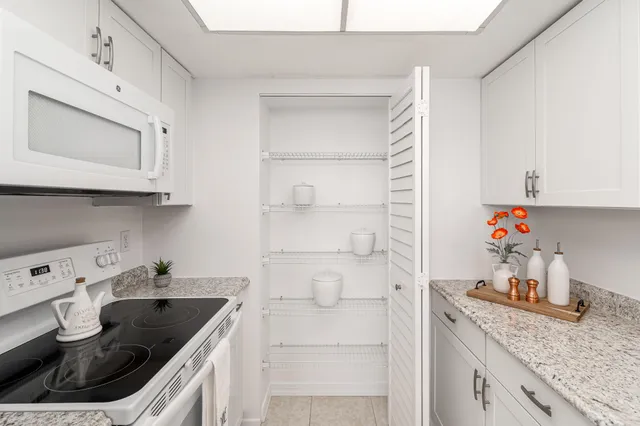 $2,000 | 3254 Southeast Aster Lane, Unit J238, Stuart, FL 34994