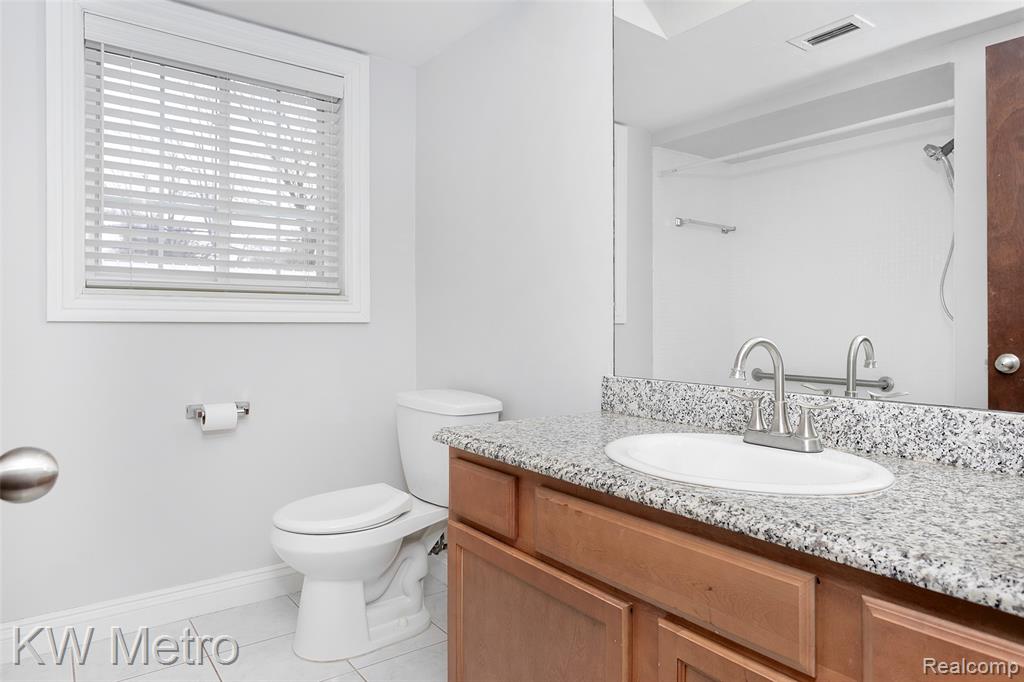 2309 Walton Boulevard, Unit 32 Rochester Hills, MI 48309 - Photo 16 of 27