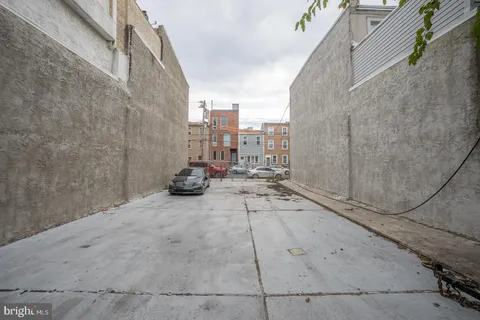 a view of roof with sitting area