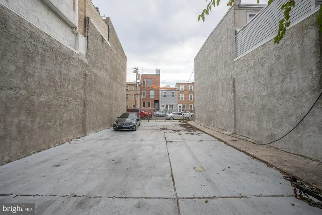 a view of roof with sitting area