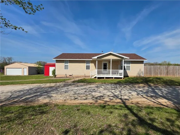 $324,900 | 9676 South 501 Road, El Dorado Springs, MO 64744