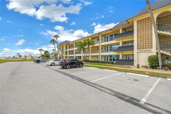 $189,900 | 4700 Cove Circle, Unit 103, St. Petersburg, FL 33708