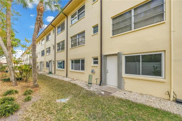 $189,900 | 4700 Cove Circle, Unit 103, St. Petersburg, FL 33708