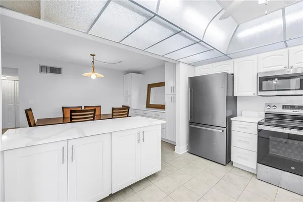 $189,900 | 4700 Cove Circle, Unit 103, St. Petersburg, FL 33708