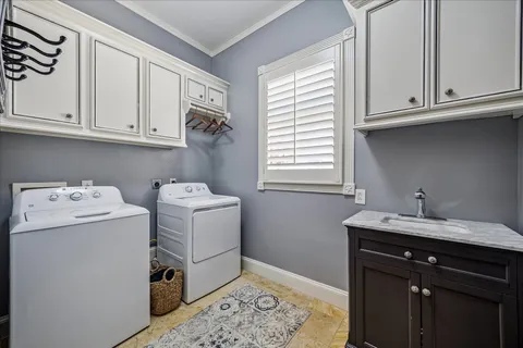 $799,000 | 102 Vieux Carre Drive, Houston, TX 77009