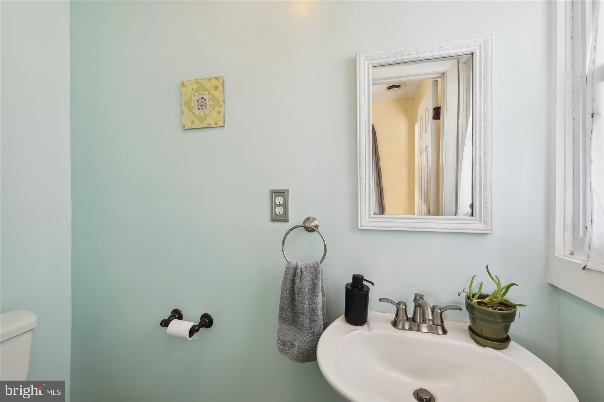 821 Pasadena Road Pasadena, MD 21122 - Photo 27 of 74 Powder room