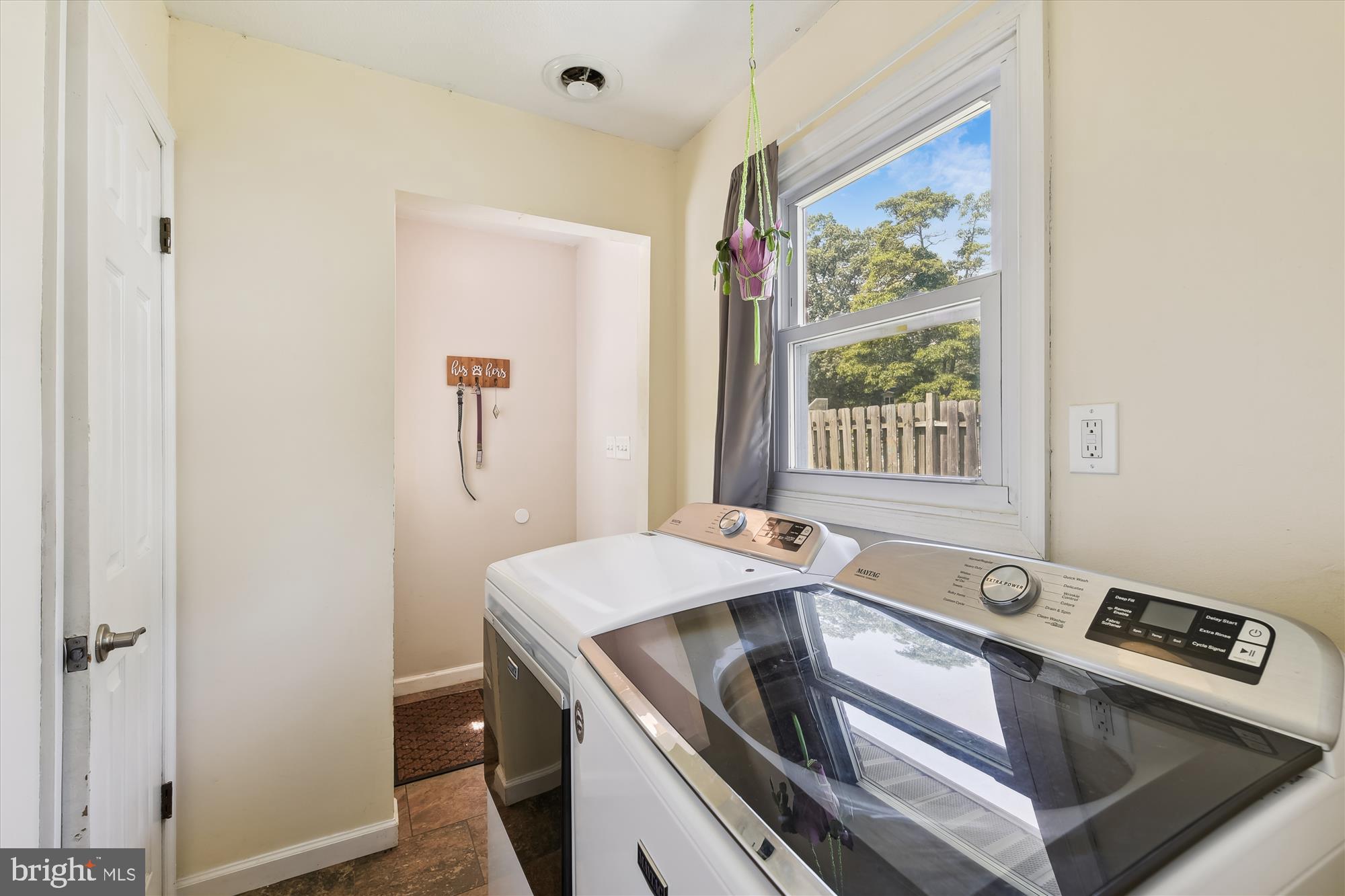 821 Pasadena Road Pasadena, MD 21122 - Photo 28 of 74 Laundry with mudroom and exit to rear