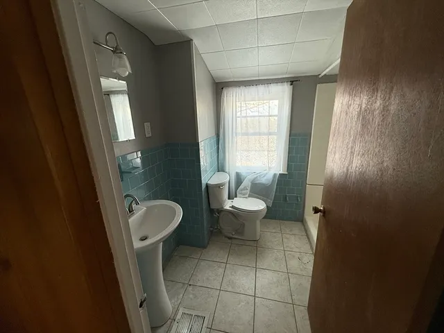 $4,500 | 91 Lower E Street, Dedham, MA 02026