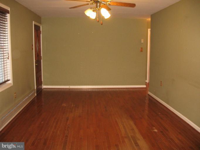 8314 Rugby Road Manassas, VA 20111 - Photo 2 of 16 Living Room