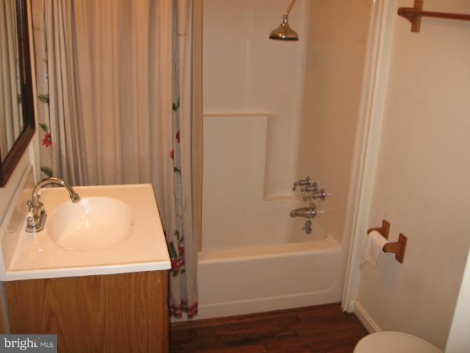 8314 Rugby Road Manassas, VA 20111 - Photo 13 of 16 Bath