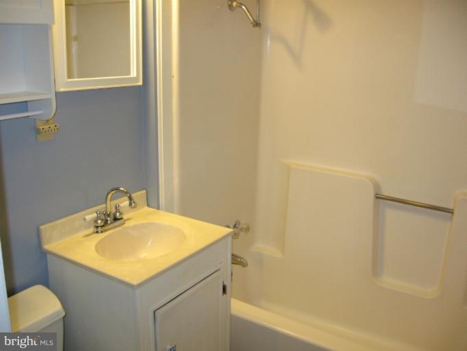 8314 Rugby Road Manassas, VA 20111 - Photo 15 of 16 Bath
