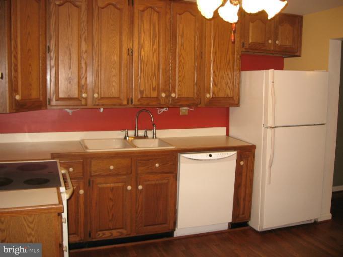 8314 Rugby Road Manassas, VA 20111 - Photo 5 of 16 Kitchen