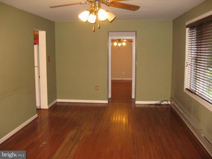 8314 Rugby Road Manassas, VA 20111 - Photo 6 of 16 Living Room