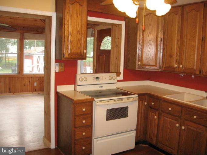 8314 Rugby Road Manassas, VA 20111 - Photo 7 of 16 Kitchen