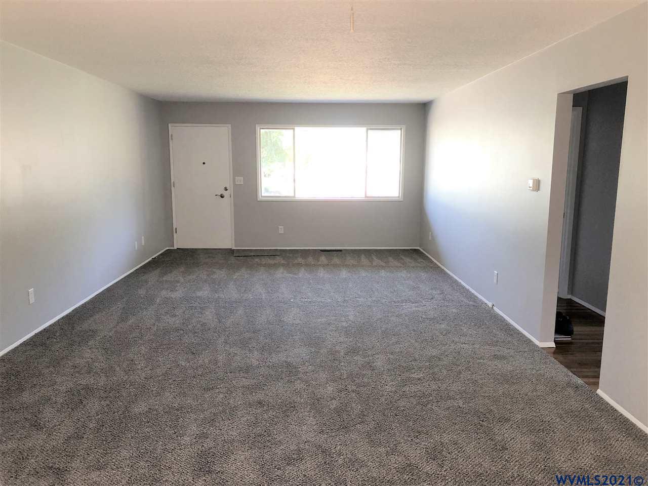 2036 Rainier Road Woodburn, OR 97071 - Photo 5 of 18 Gallery Image 5