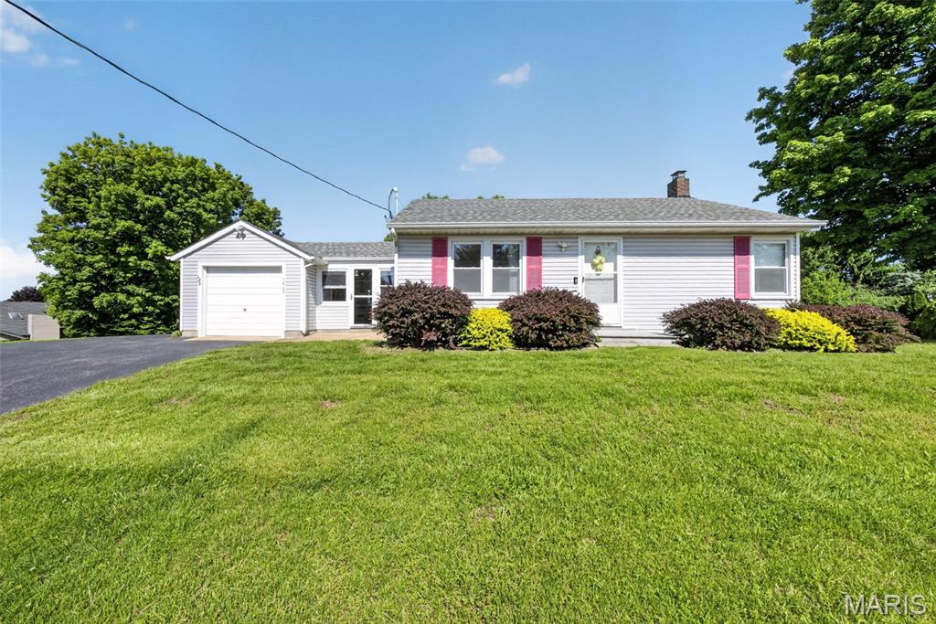 3909 Shackelford Road Florissant, MO 63034 - Photo 2 of 44